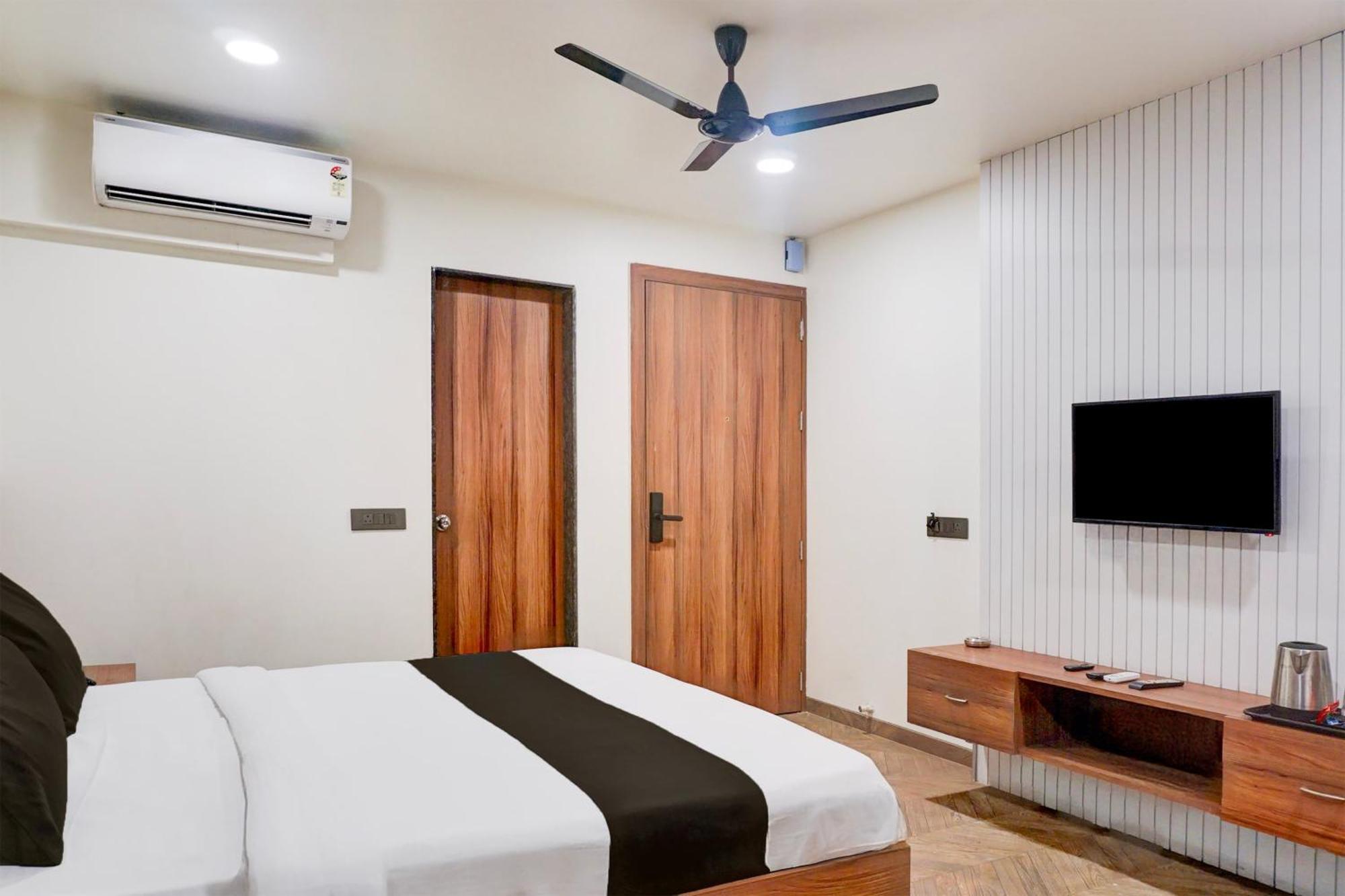 Super Townhouse Oak Viman Nagar Formerly Kuber Inn Kharadi Ngoại thất bức ảnh